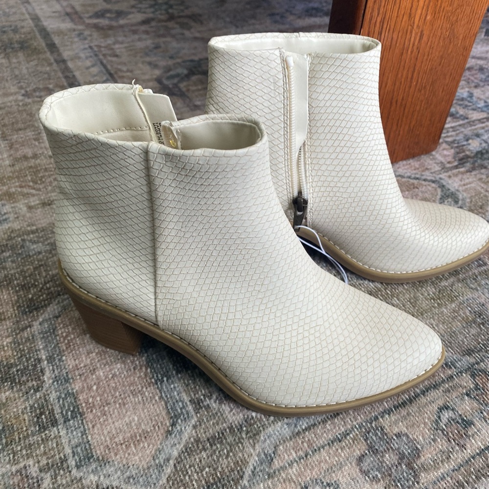 White/Off-White Ankle Boots